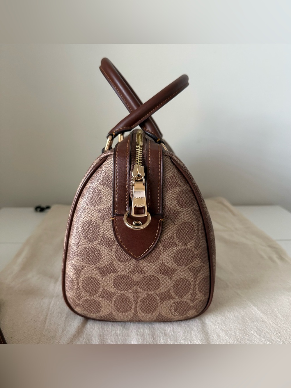 Coach Tan Signature Rowan w/matching accessories. - Picture 13 of 16